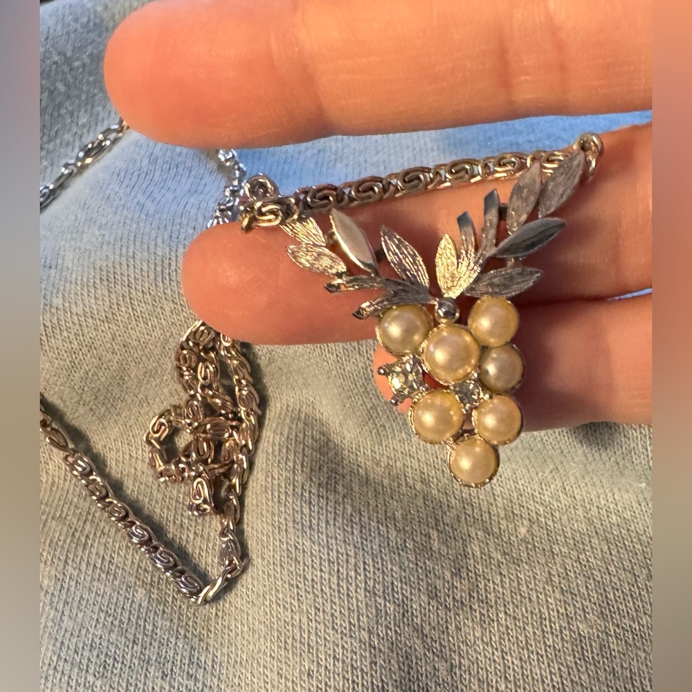Vintage Avon Pearl Grape Cluster Necklace ✨